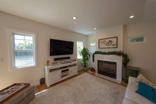 11470 living 5