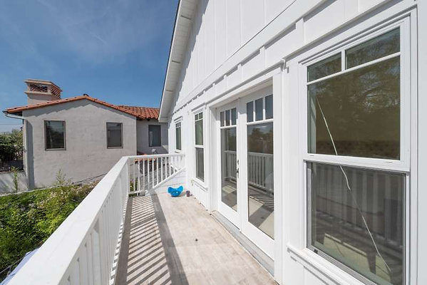 11470 balcony 1