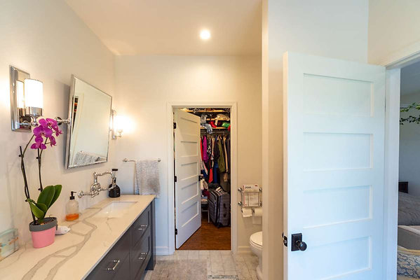 12798 closet 1
